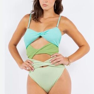 Mermaid Swimwear Cutout Twist Front One Piece Swimsuit M